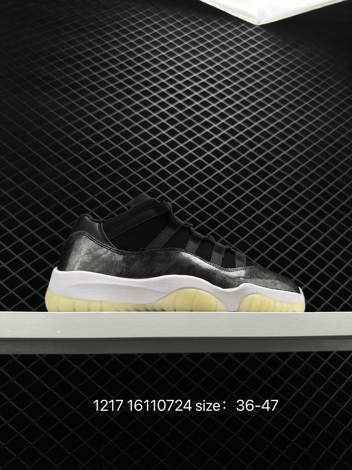 Air Jordan 11 Retro Low 